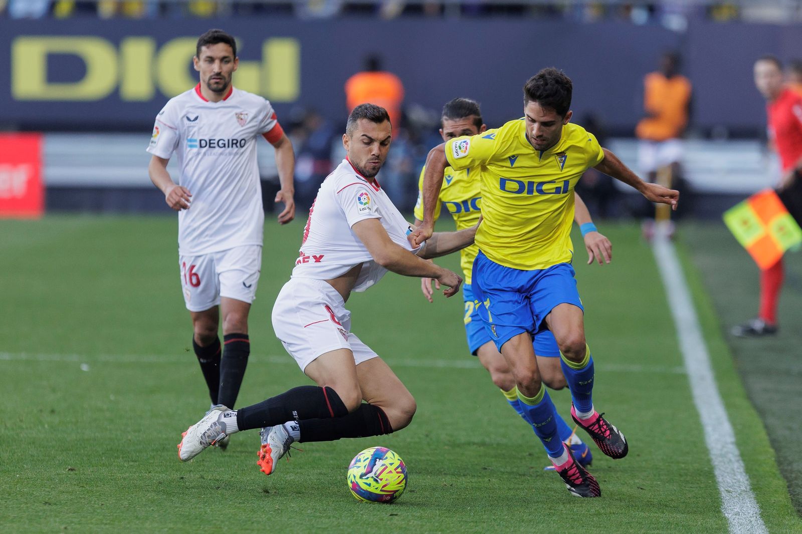Sobrino y Joan Jordán en el Cádiz-Sevilla de la pasada temporada.