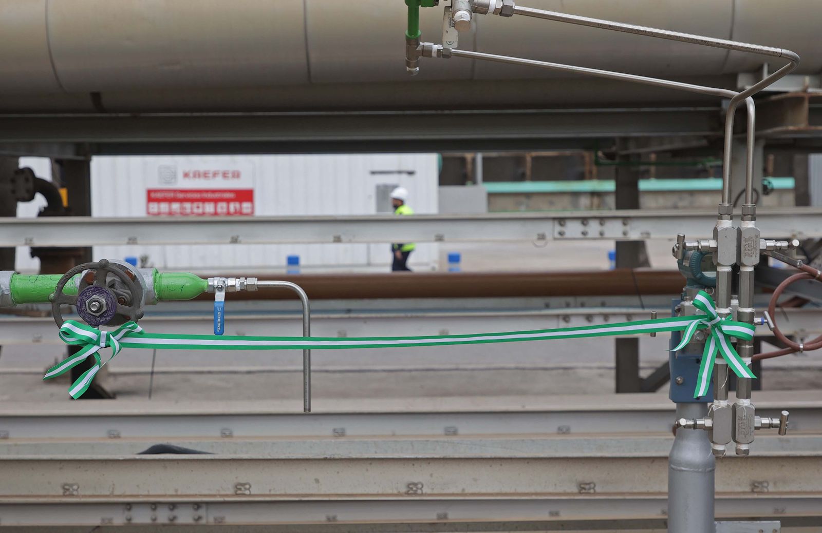 Imágenes de la inauguración de la nueva planta de reutilización de agua de Cepsa