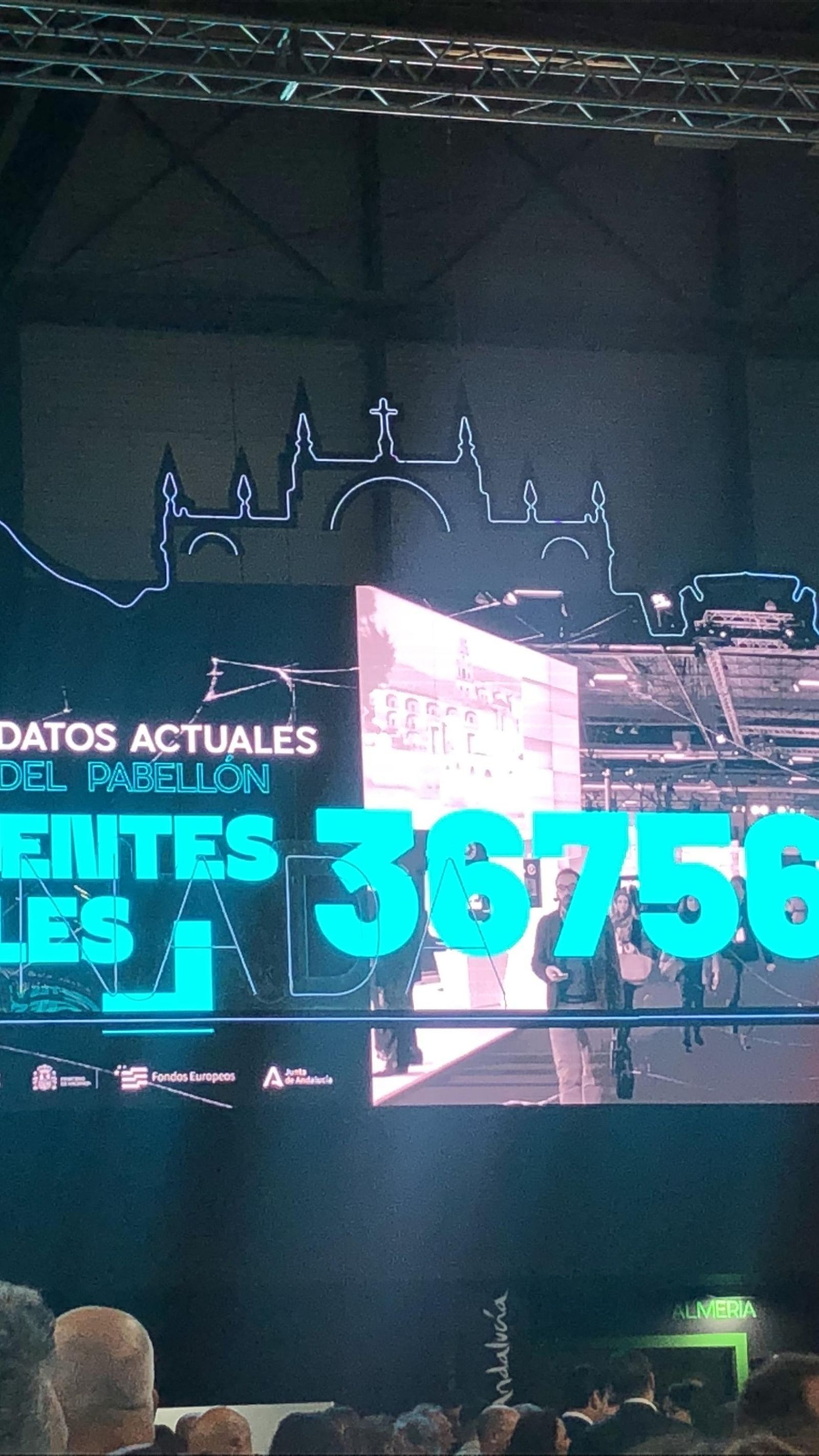 El segundo día, sobre las once de la mañana ya habían pasado por el pabellón de Andalucía 36.756 personas.