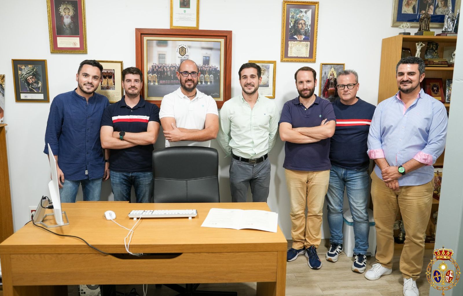 Firma del contrato en las dependencias de la formación
