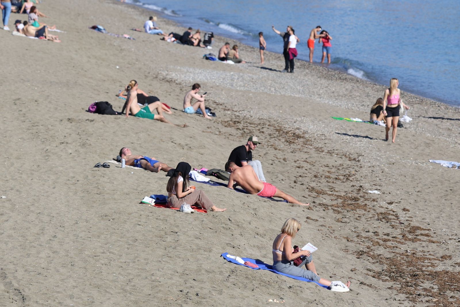 Enero y... día de playa en Málaga: la subida de las temperaturas deja estas imágenes