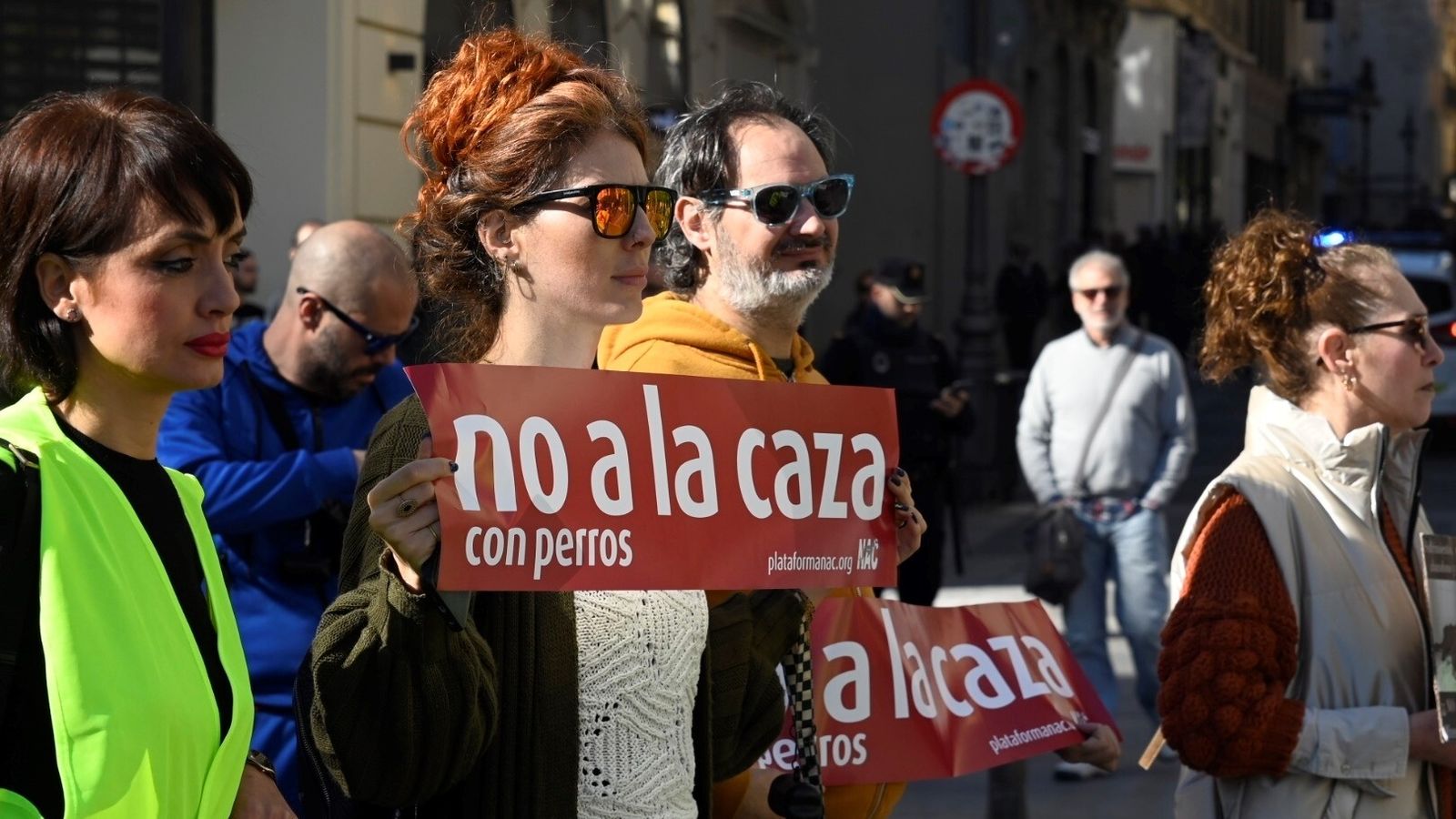 La manifestación para acabar con la caza con perros en Córdoba, en imágenes