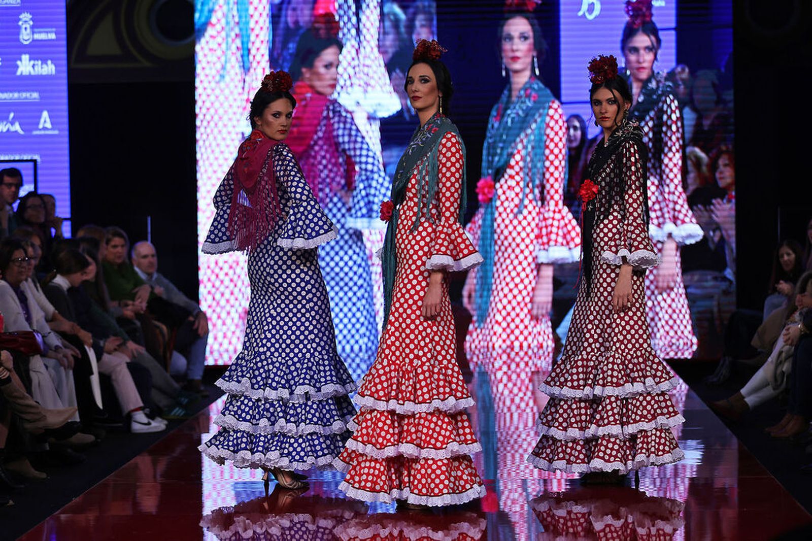 Lunares, comodidad y mantoncillos: Estas son las tendencias para los trajes de flamenca de romerías y ferias