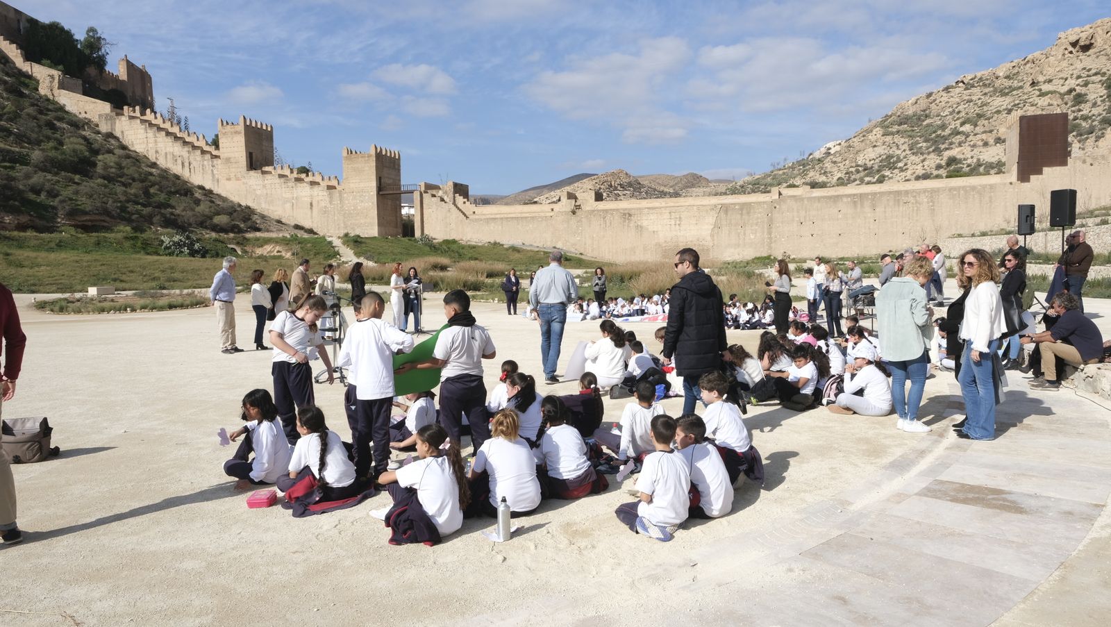 Imágenes de 'Versos por la Paz', en el Parque de La Hoya de Almería