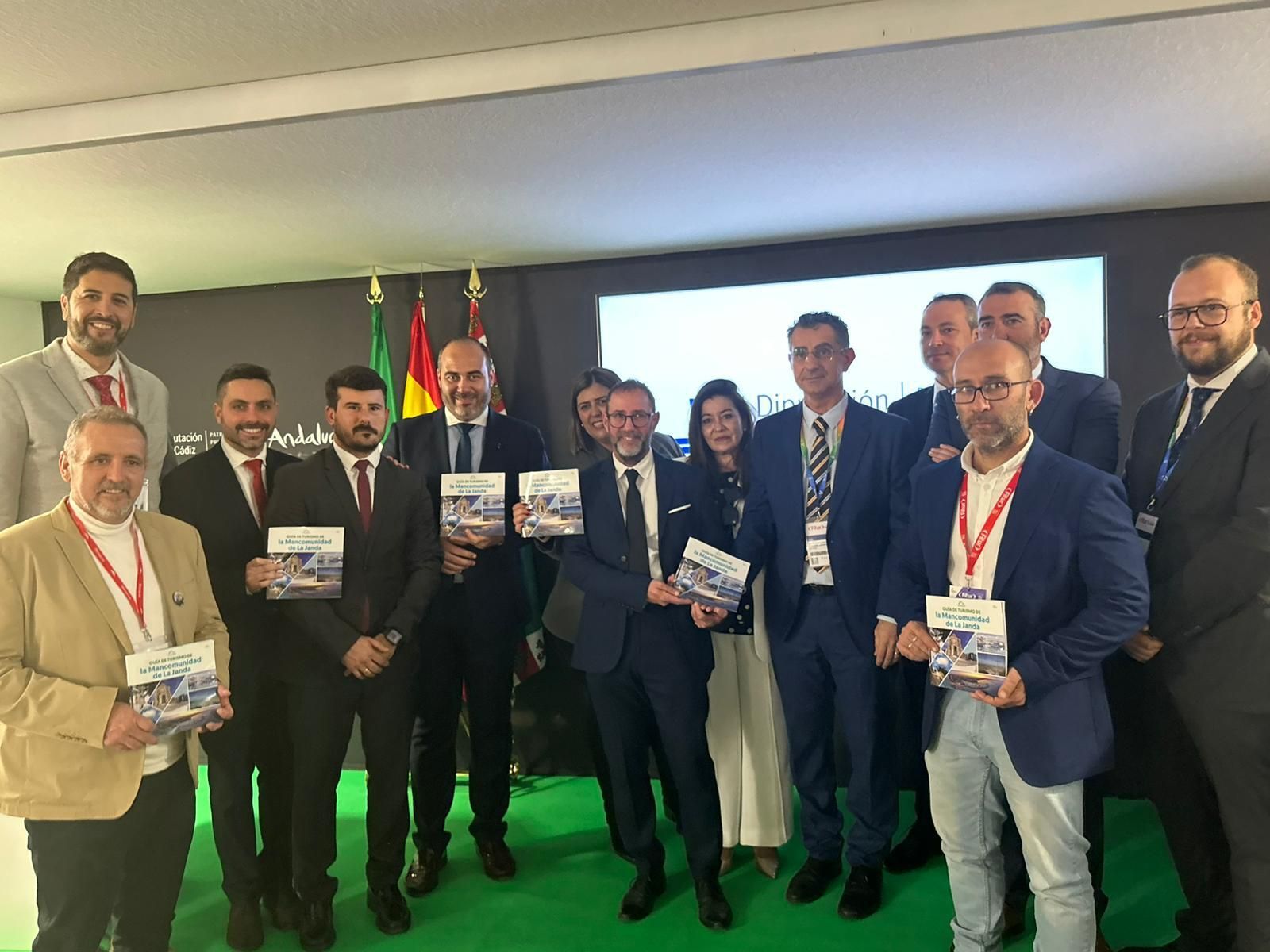 El presidente junto a los regidores municipales de la Janda.