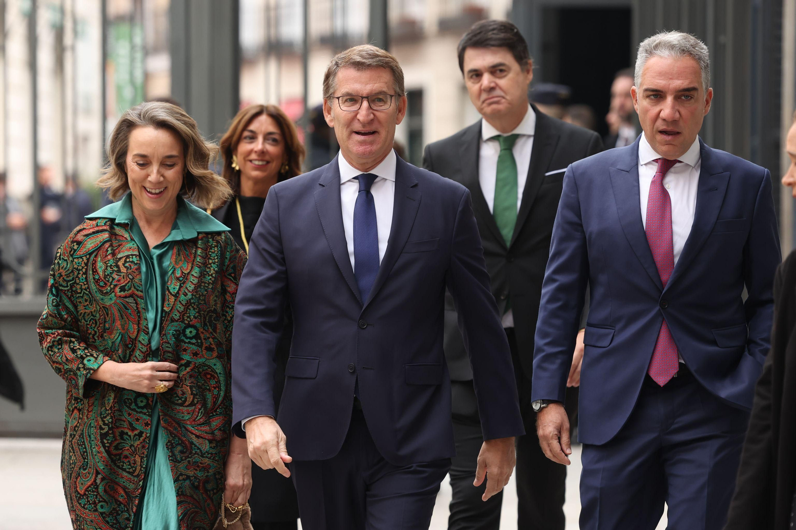 Alberto Núñez Feijóo junto a Cuca Gamarra y Elías Bendodo.
