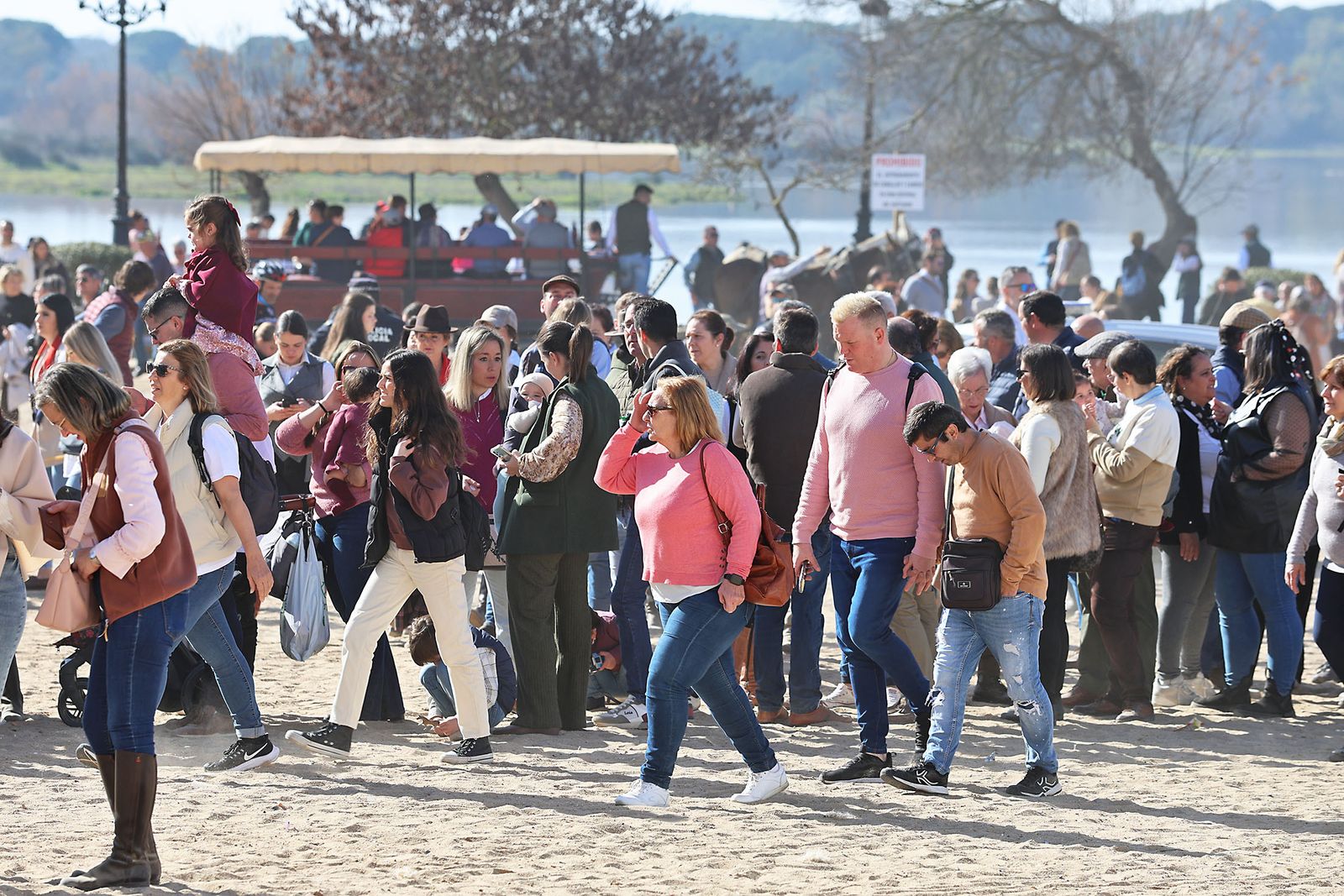 Candelaria 2024: Presentación de los niños ante la VIrgen del Rocío