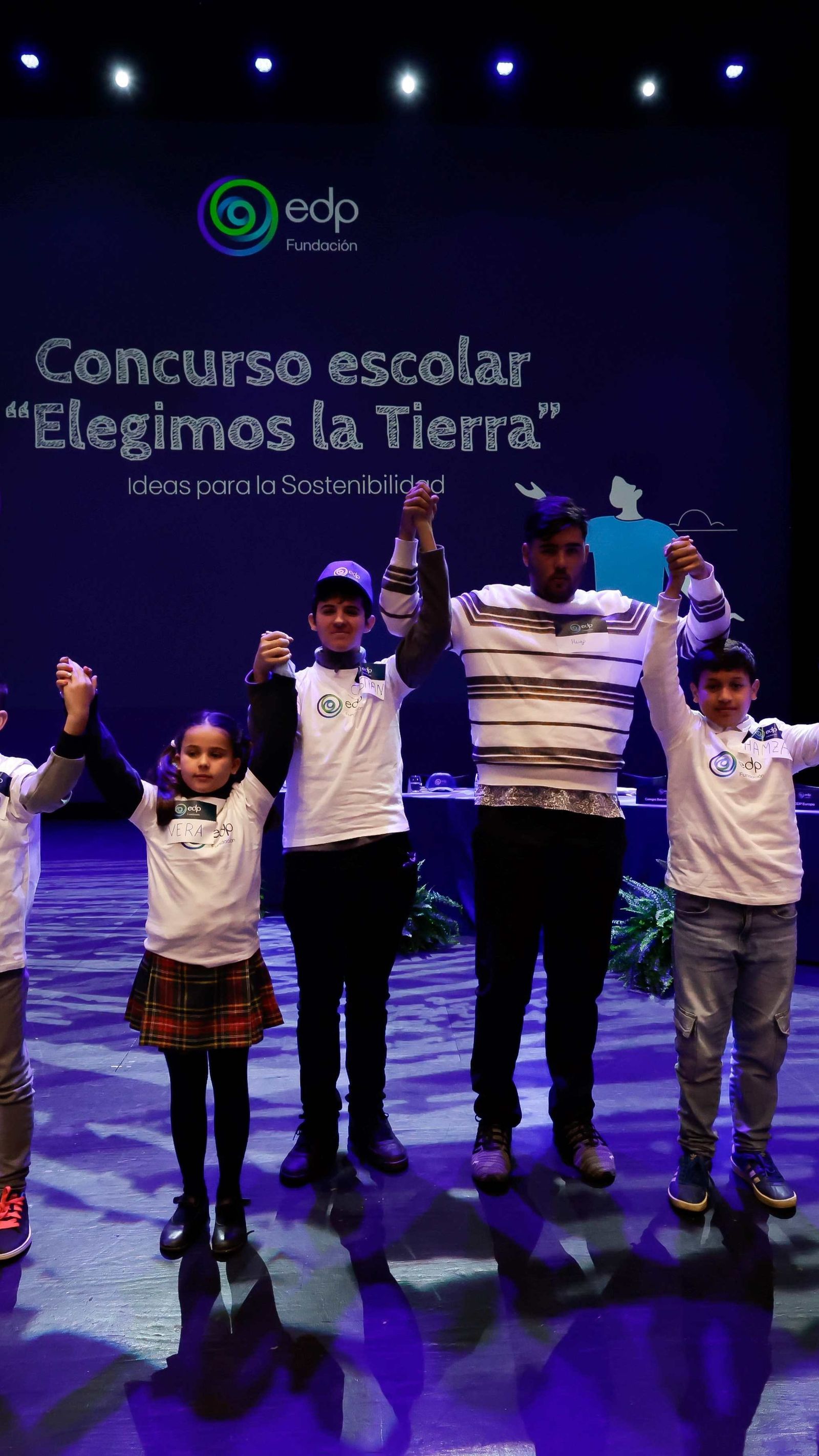 Los representantes de los nueve colegios participantes.