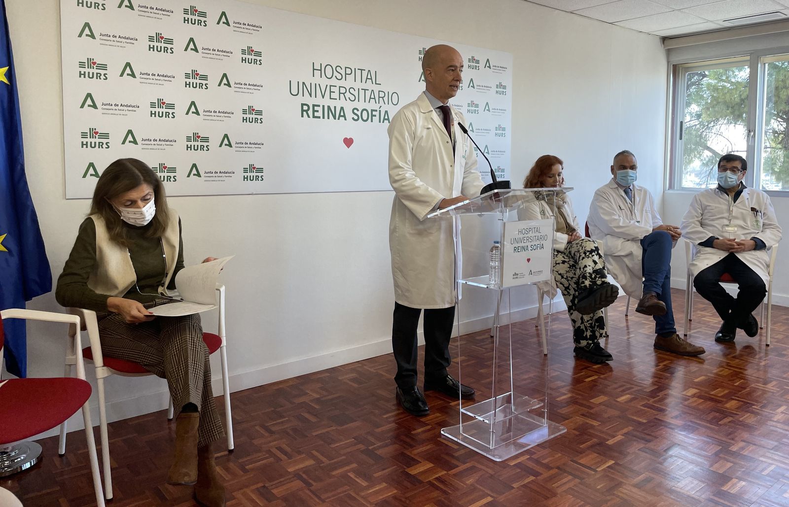 El director médico del Hospital Reina Sofía, Francisco Triviño, en la presentación de los datos sobre cáncer.