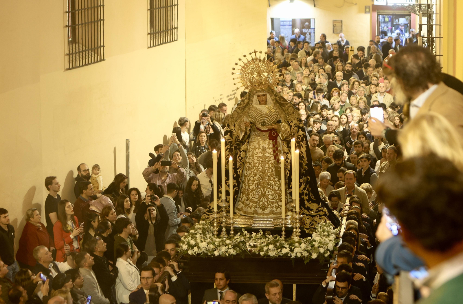 Traslado de las imágenes de la Hermandad de la Esperanza de Triana a su capilla