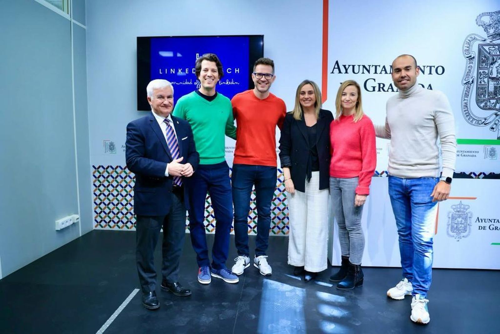 La alcaldesa de Granada y el concejal de Innovación junto a los impulsores de Linked Lunch