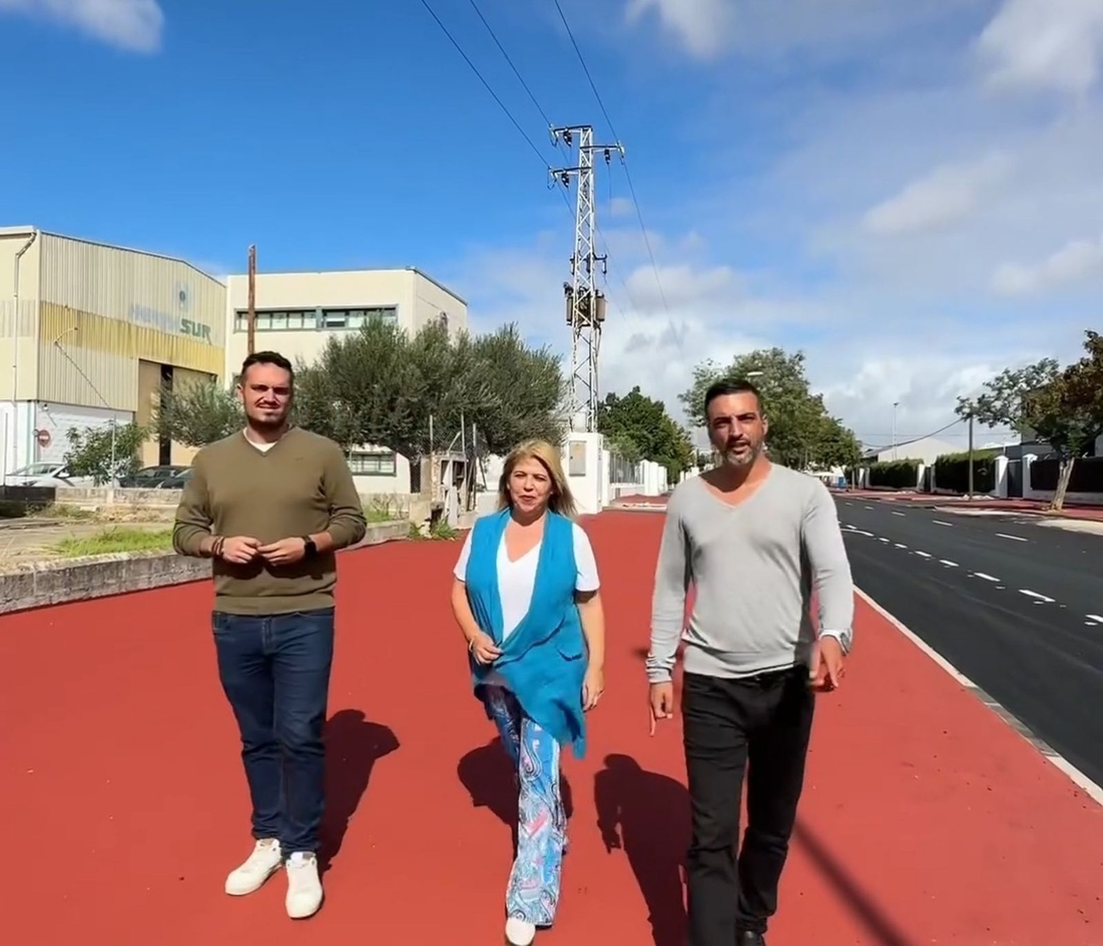 Jesús Alba, Mamen Sánchez y José Antonio Díaz, en el Polígono Industrial El Portal.