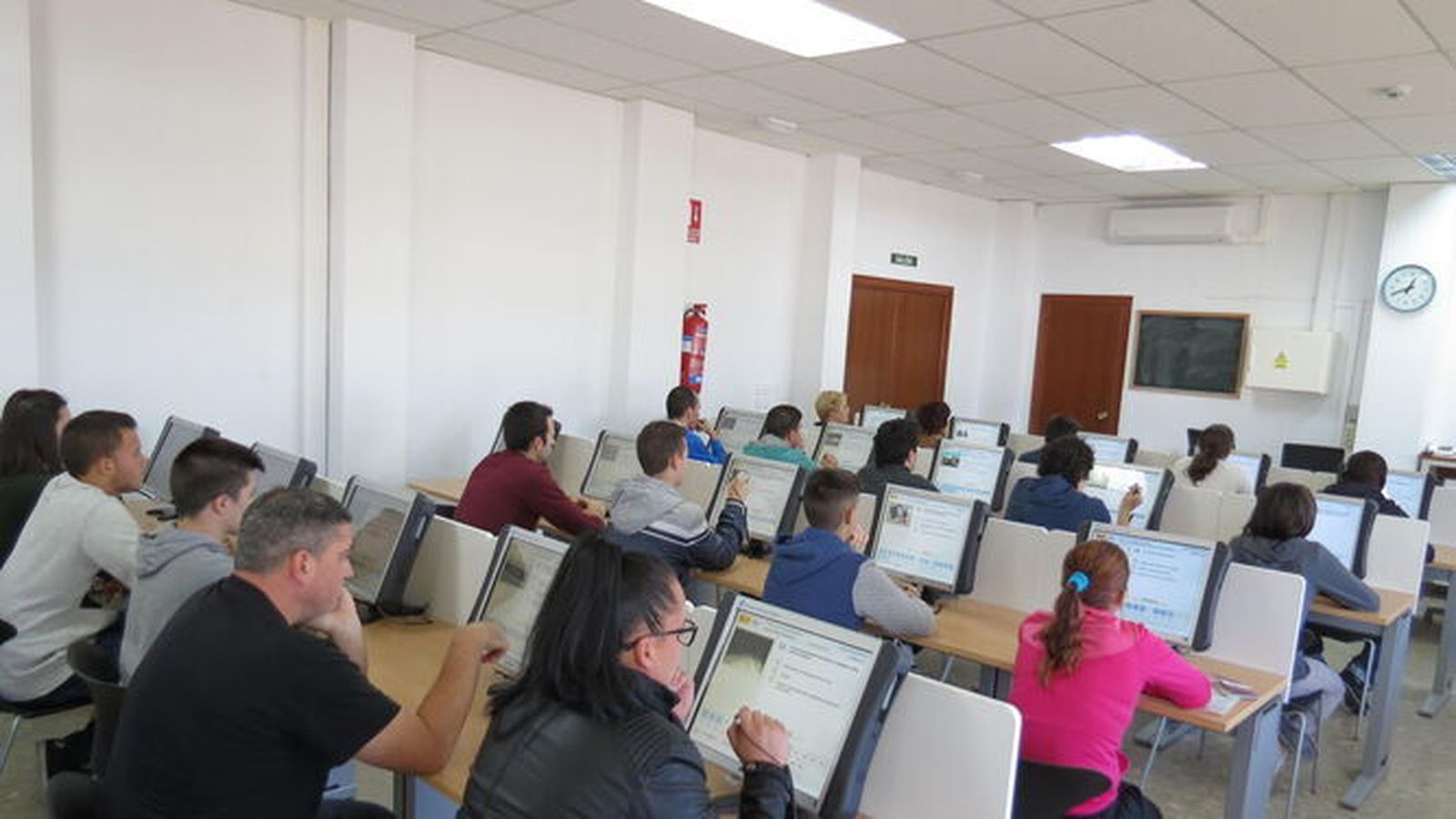 Imagen de archivo en un examen teórico de conducir en la DGT