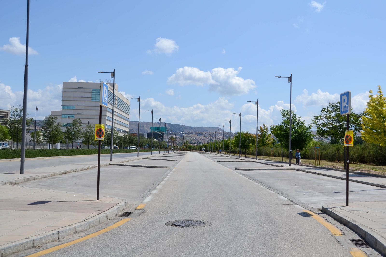 Imagen de una de las zonas de aparcamiento en Avenida del Conocimiento.