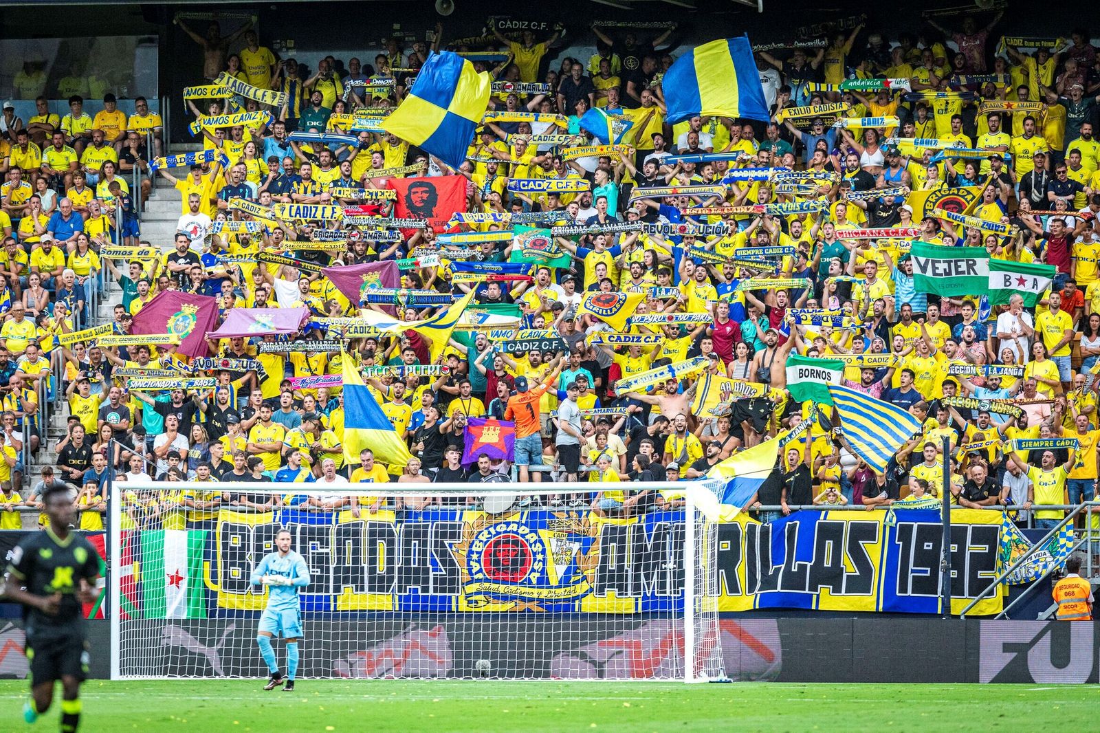 Aficionados del Cádiz en un partido en casa.