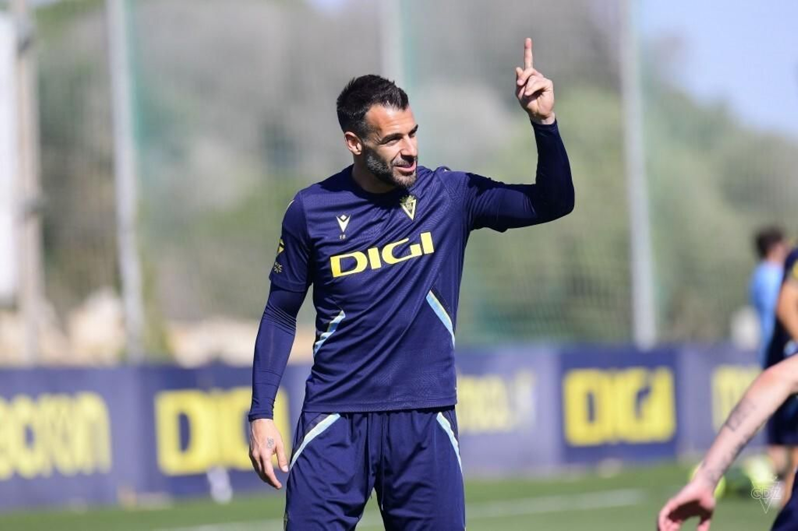 Negredo deja un mensaje con mucho calado en su adiós al Cádiz.