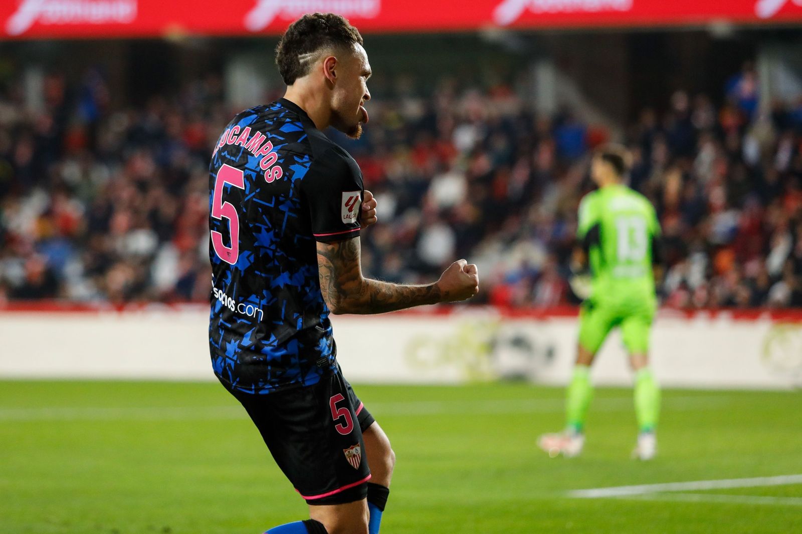 Lucas Ocampos celebra el 0-1.