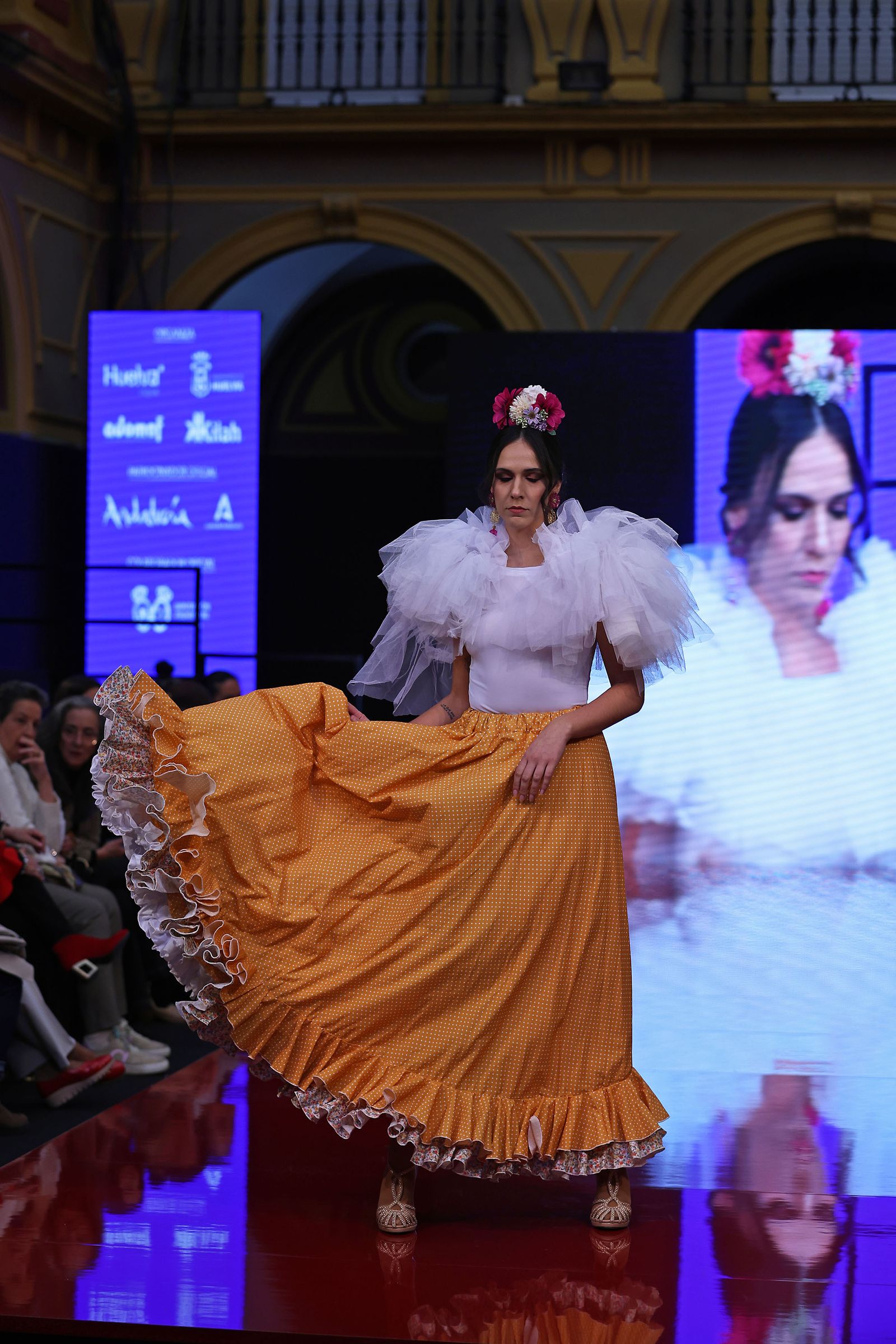 Imágenes de la pasarela Huelva Flamenca 2024