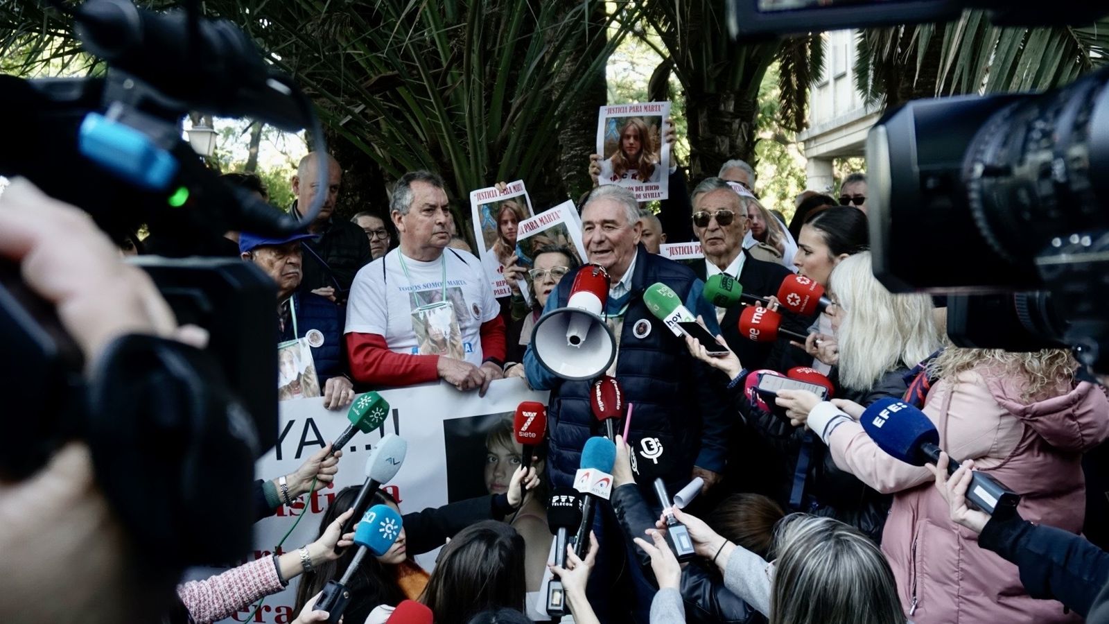 El abuelo de Marta critica a la Justicia y a  la Fiscalía por no clonar los teléfonos de los otros implicados