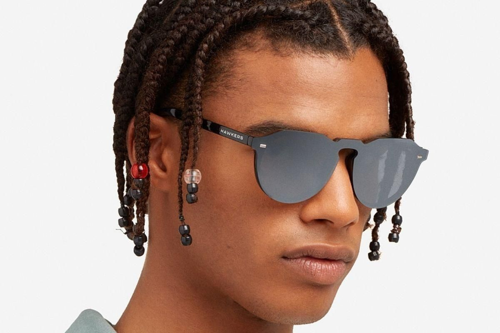 Las gafas de sol perfectas para protegerte con estilo son de Hawkers ¡y cuestan menos de 20€ en Miravia!