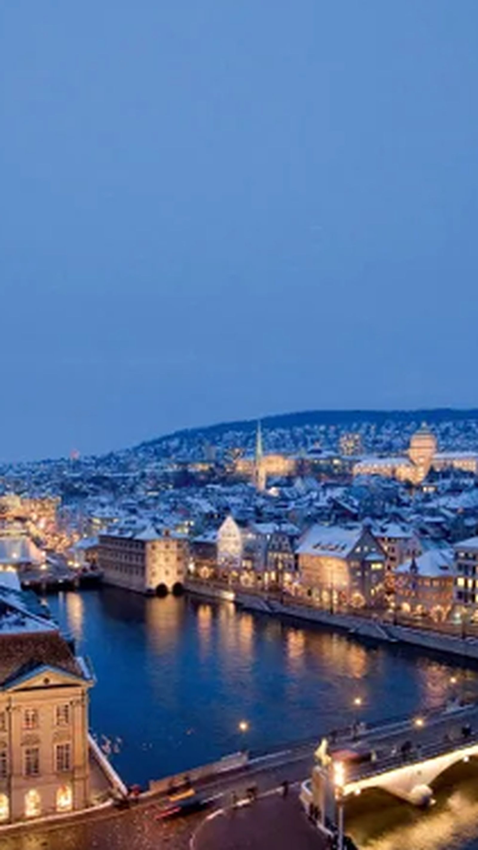 El casco antiguo de Zúrich cubierto de nieve