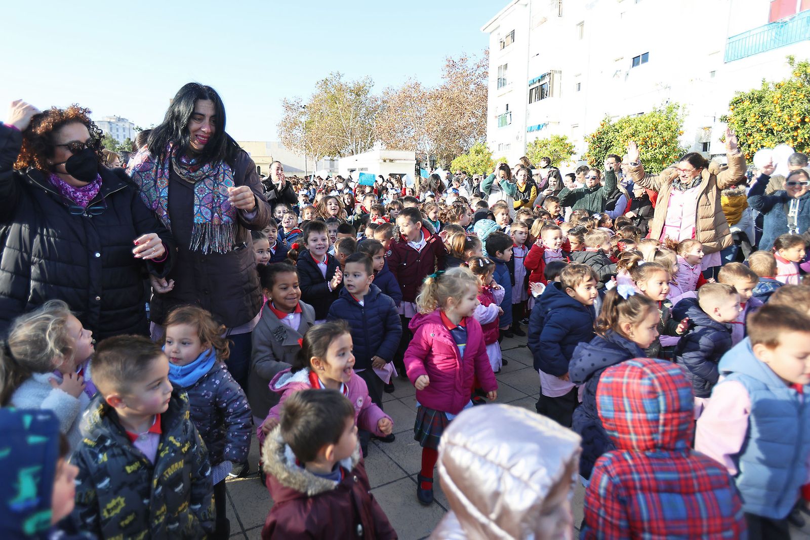 Imágenes del acto del Día a la No Violencia y la Paz del Colegio La Hispanidad