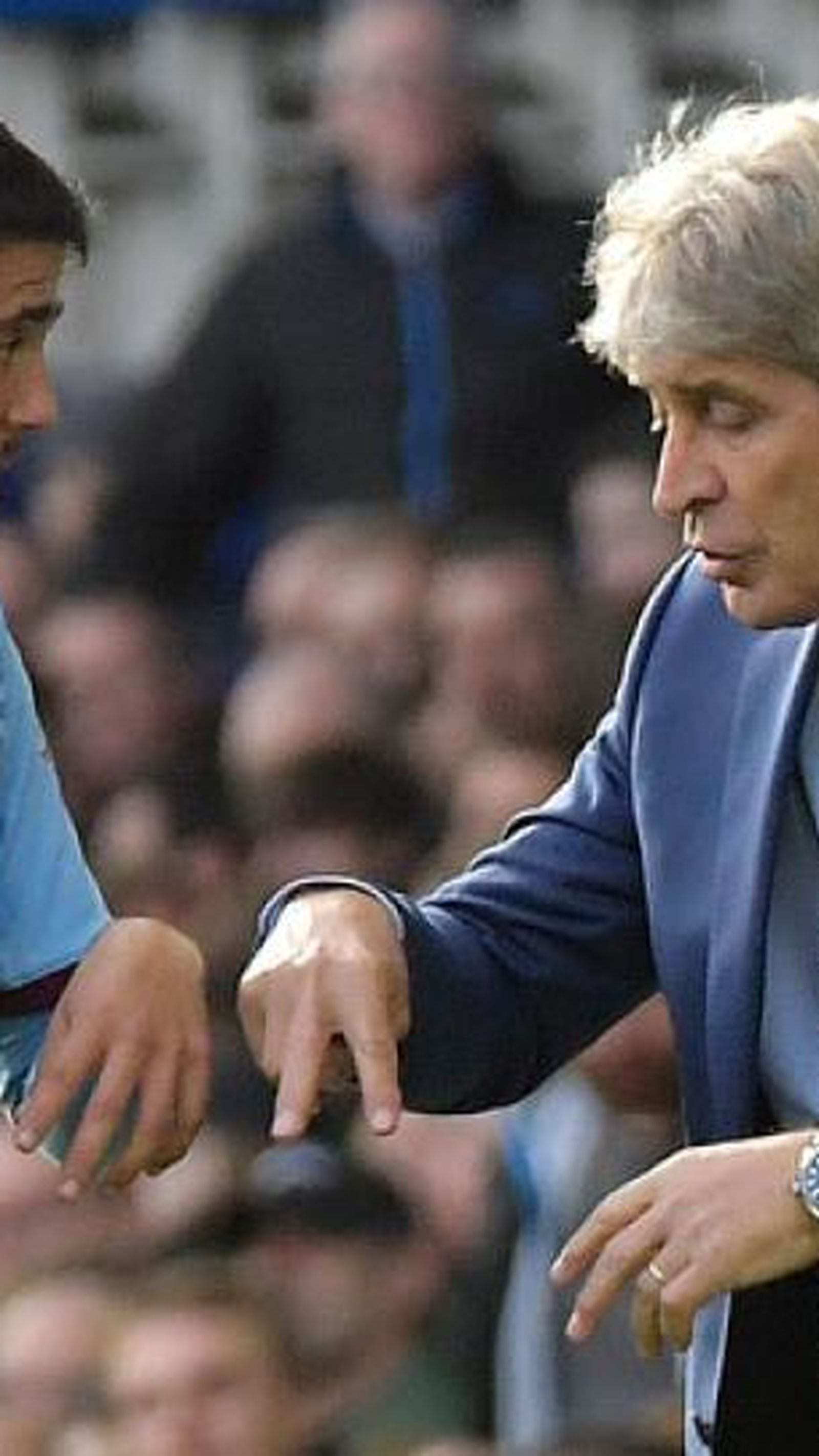 Manuel Pellegrini da instrucciones a Pablo Fornals en un encuentro de su etapa como entrenador del West Ham.