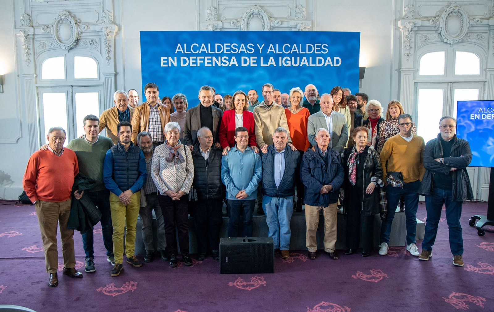 Los alcaldes de La Rioja, con Cuca Gamarra, secretaria general del PP