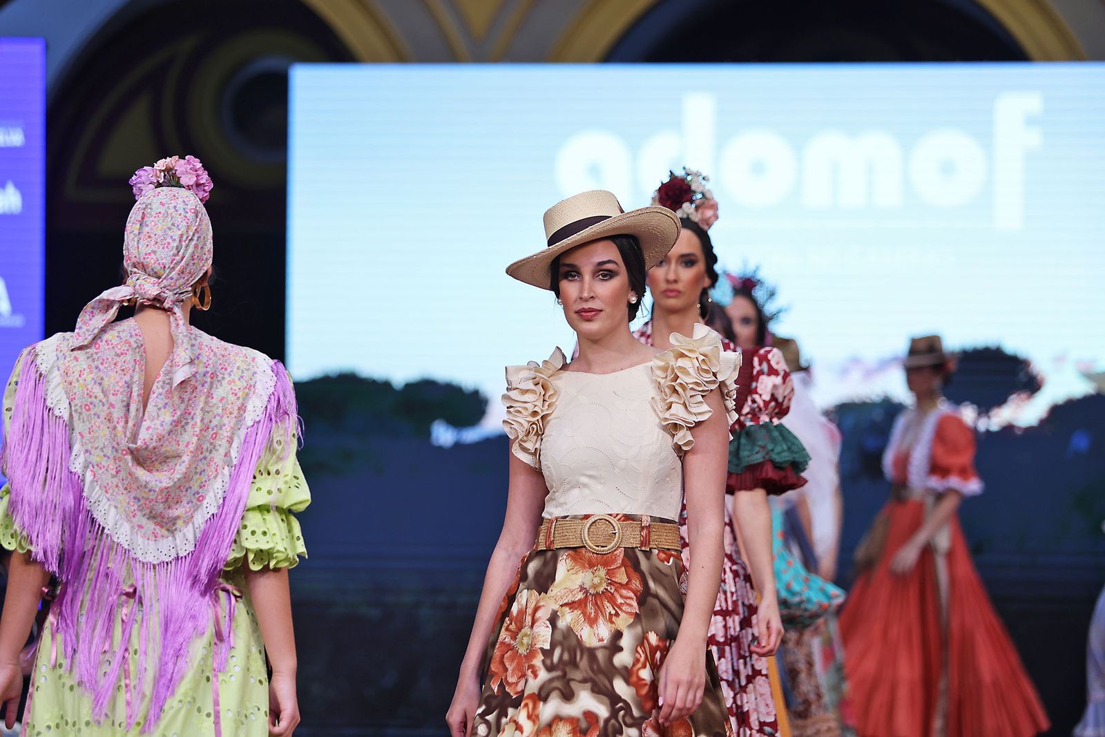 Imágenes de la pasarela Huelva Flamenca 2024