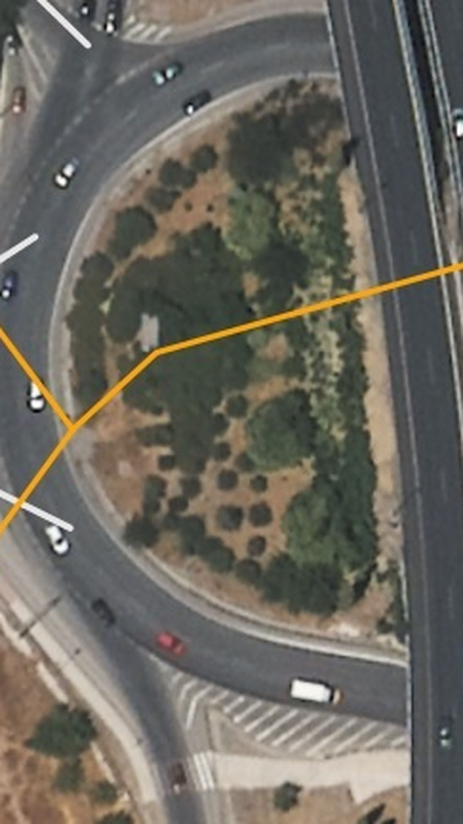 Rotonda de la Cueva bajo la autovía de Granada.