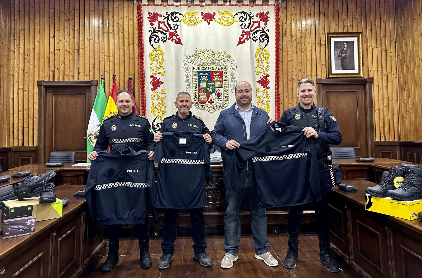 Nueva indumentaria para la Policía Local de Huércal-Overa.