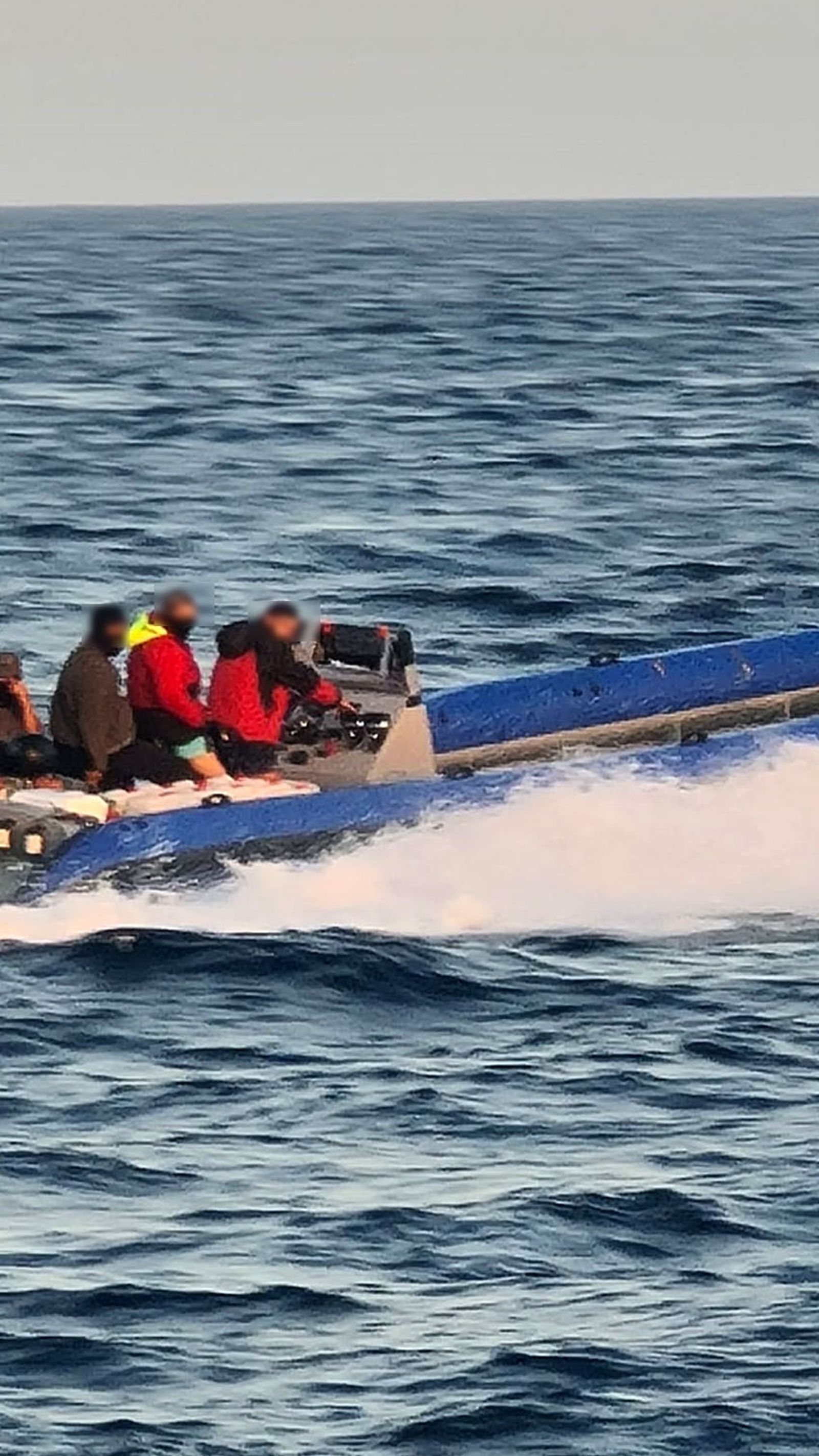 Narcotraficantes se burlan frente a Mazagón de los ocupantes del patrullero de Aduanas en Huelva