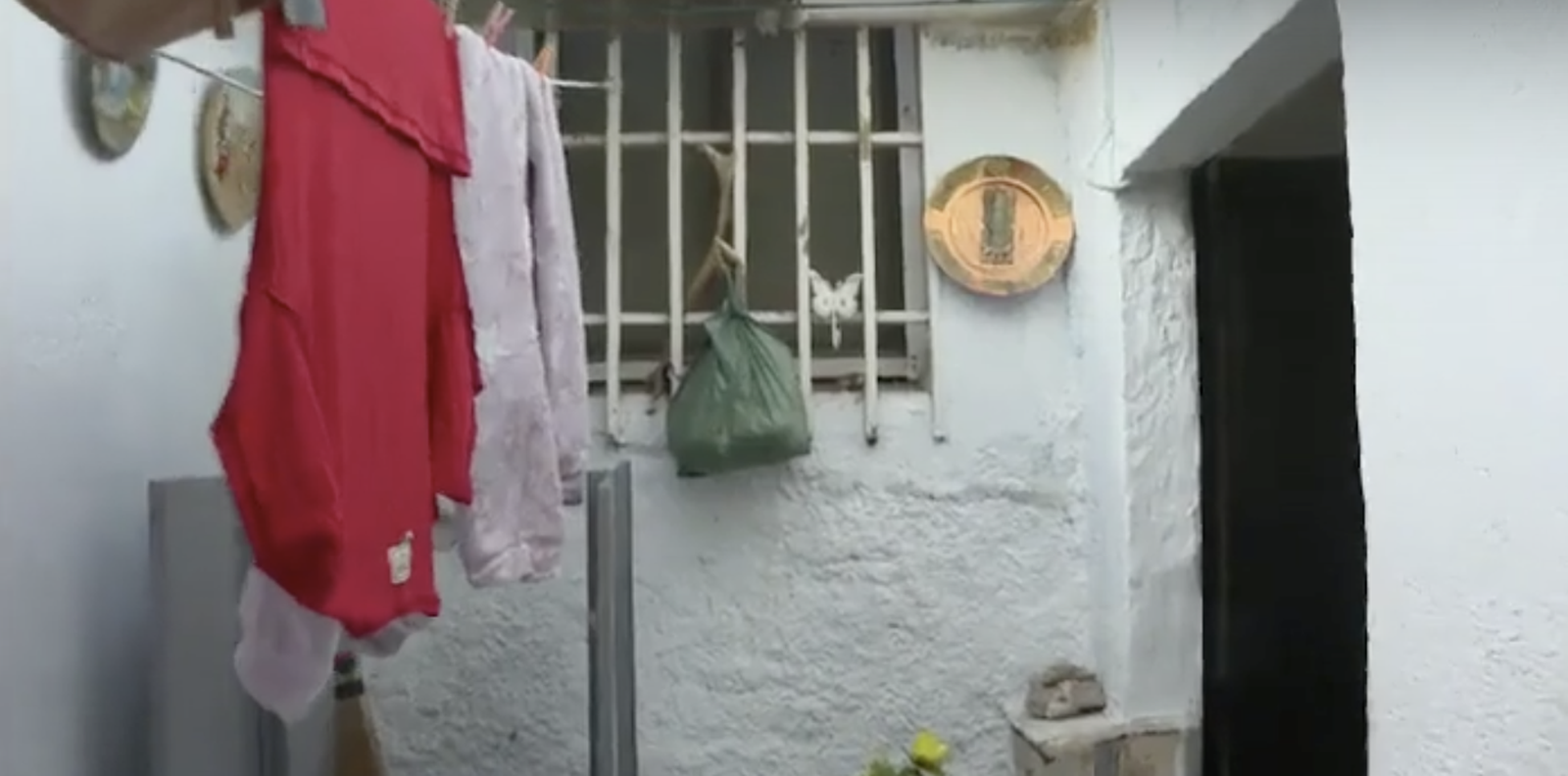 Grabación de la Guardia Civil de las inmediaciones de la casa en la que retuvieron a la mujer