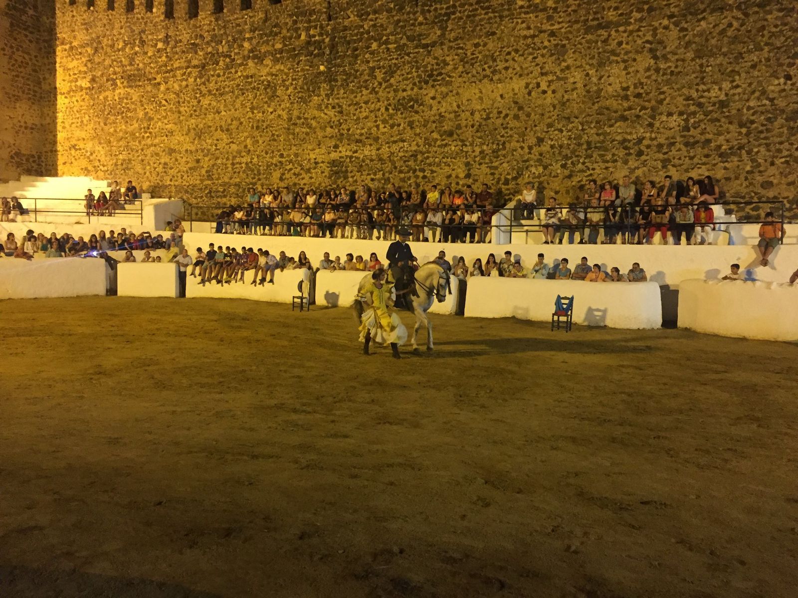 La plaza de toros más curiosa de España se encuentra junto al bello castillo de este pueblo de Huelva