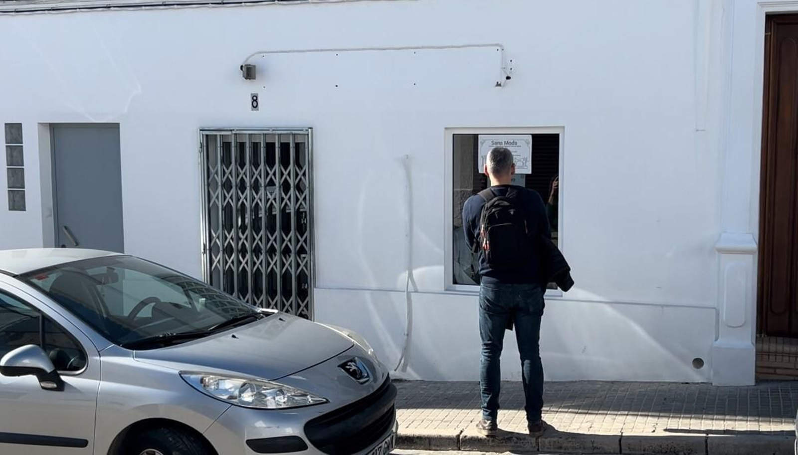 La pequeña mercería en la que trabajaba la madre del presunto yihadista de Montellano.