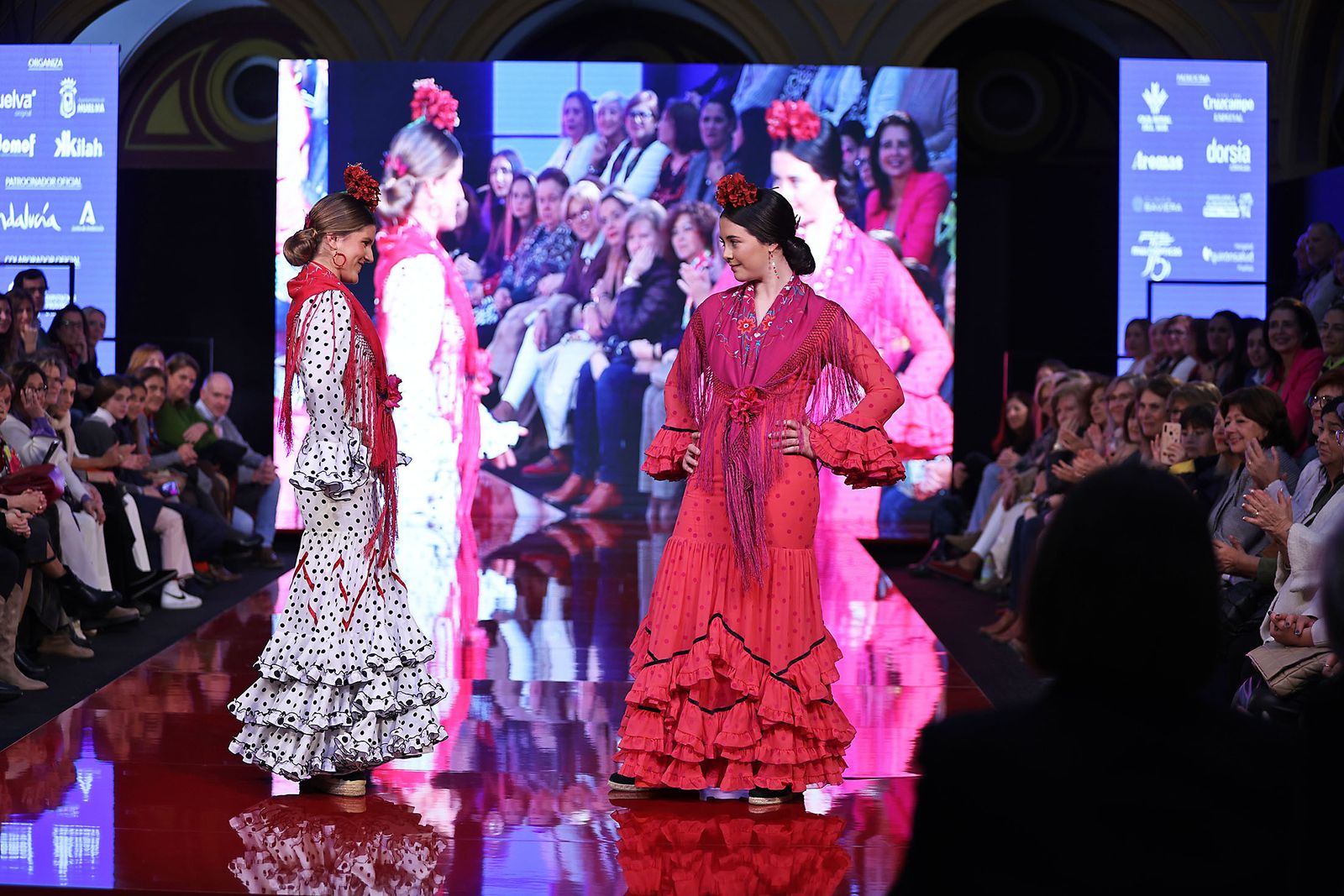 Imágenes de la pasarela Huelva Flamenca 2024