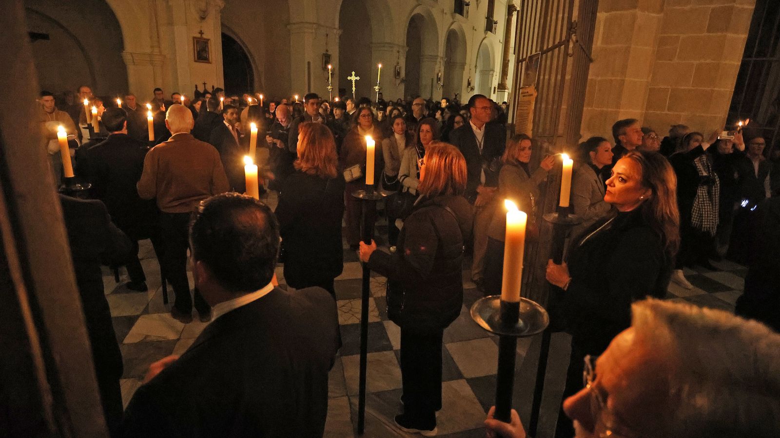El Señor de la Vía Crucis ya está en su altar de Quinario
