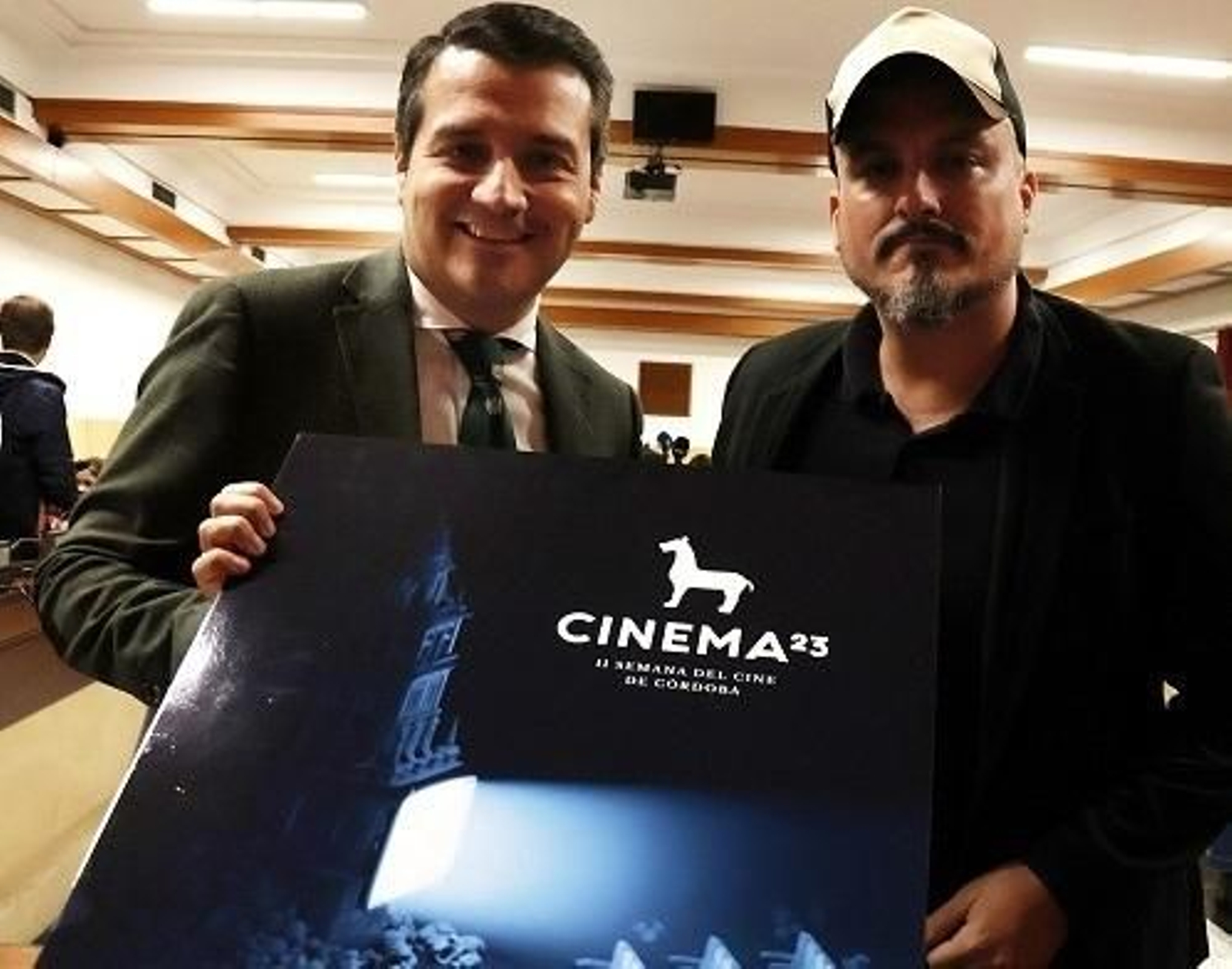 José María Bellido y Edgar Burgos presentan el cartel de la Semana de Cine.