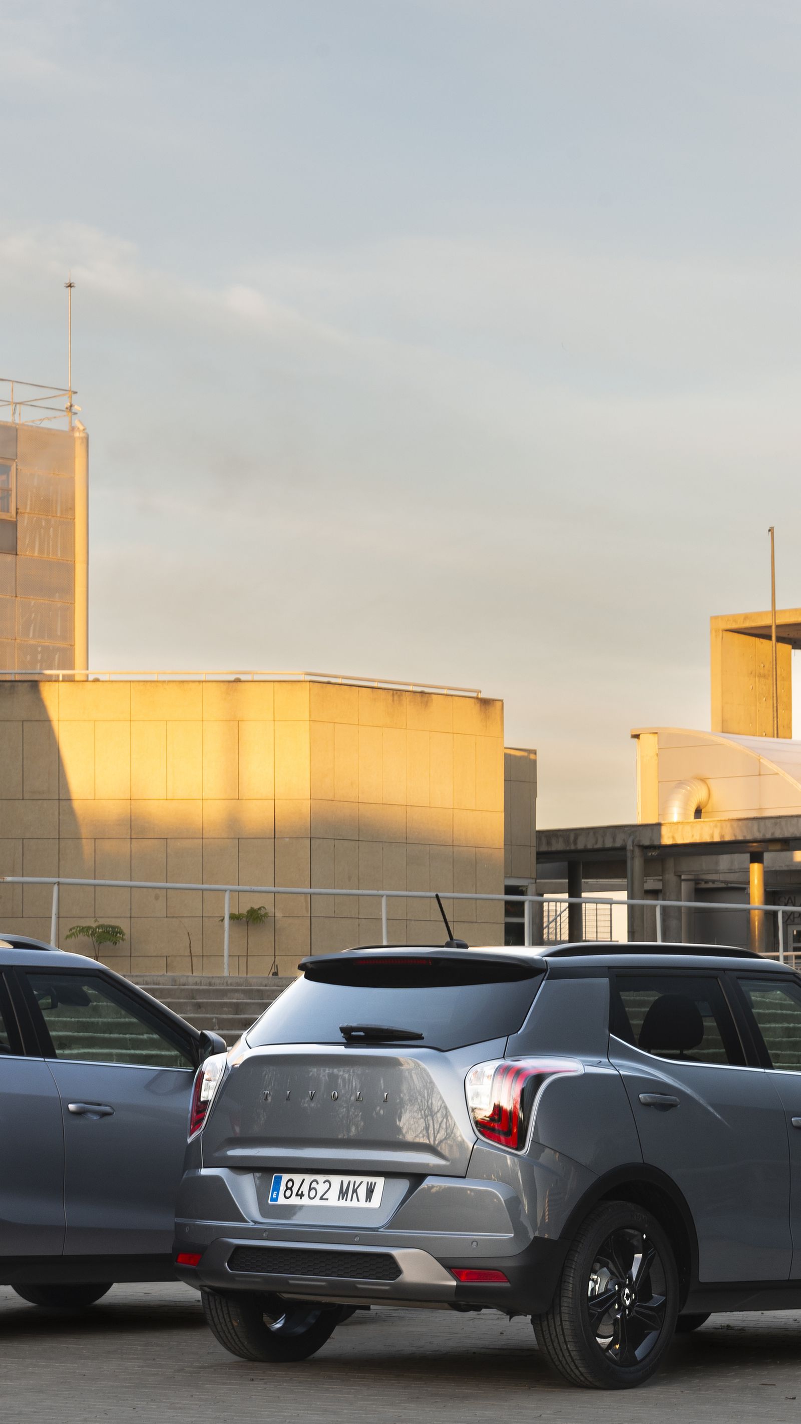 Uno de los puntos fuertes del Tivoli es que cuenta una amplia gama desarrollada a partir de dos carrocerías, tres niveles de equipamiento y dos motores, y uno de ellos con los que es posible elegir entre dos cajas de cambios.