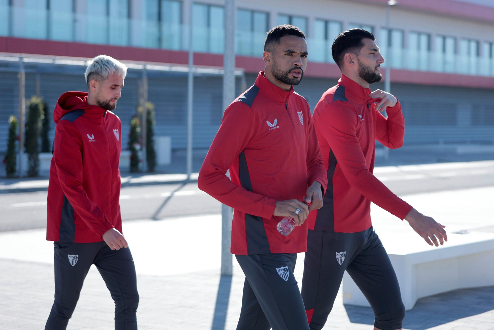 En-Nesyri, principal novedad, junto a Januzaj y Rafa Mir, también citados.