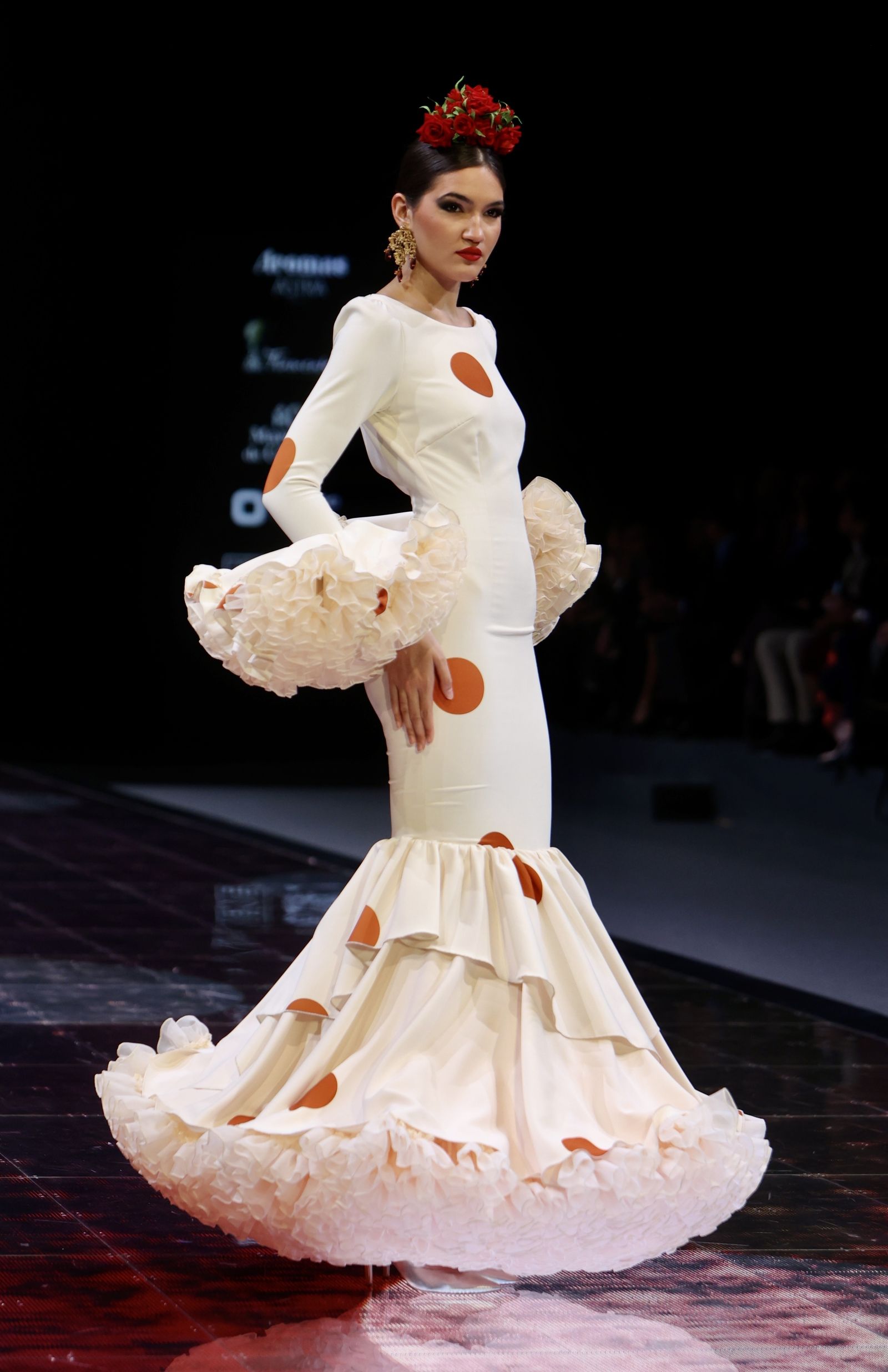 Desfile de Rosa Pedroche en SIMOF, todas las fotos