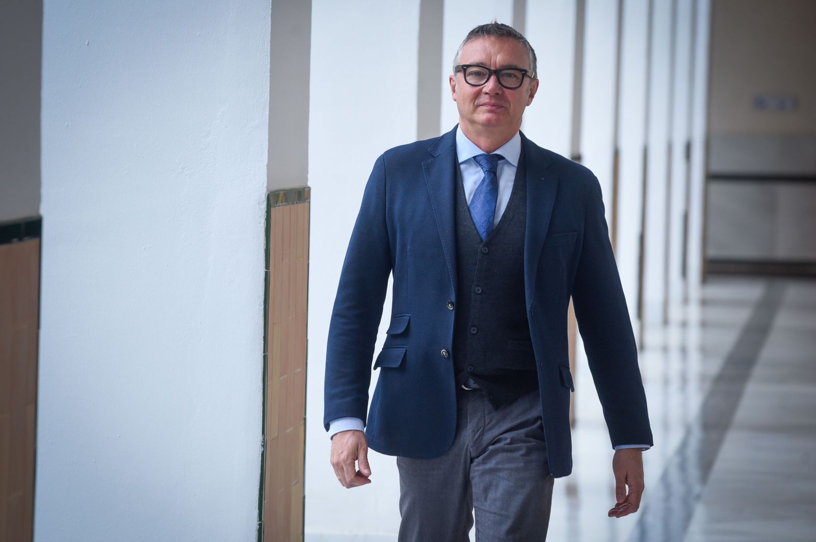 El portavoz de Vox, Manuel Gavira, en el Parlamento.