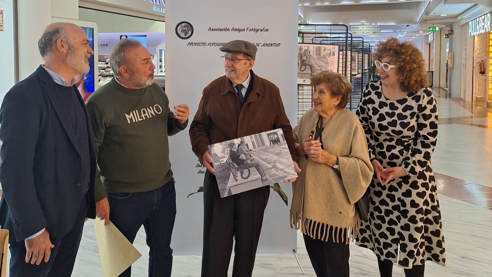 Inauguración de la exposición 'Nostalgia de juventud' en Bahía Sur.