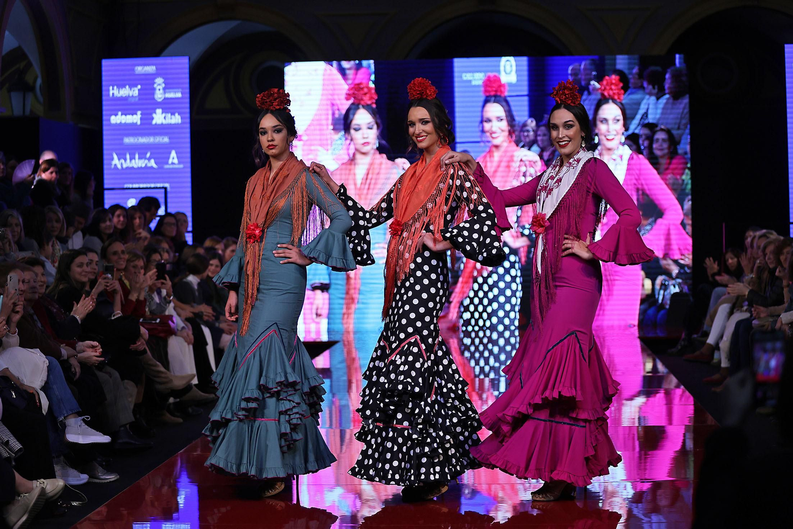 Imágenes de la pasarela Huelva Flamenca 2024