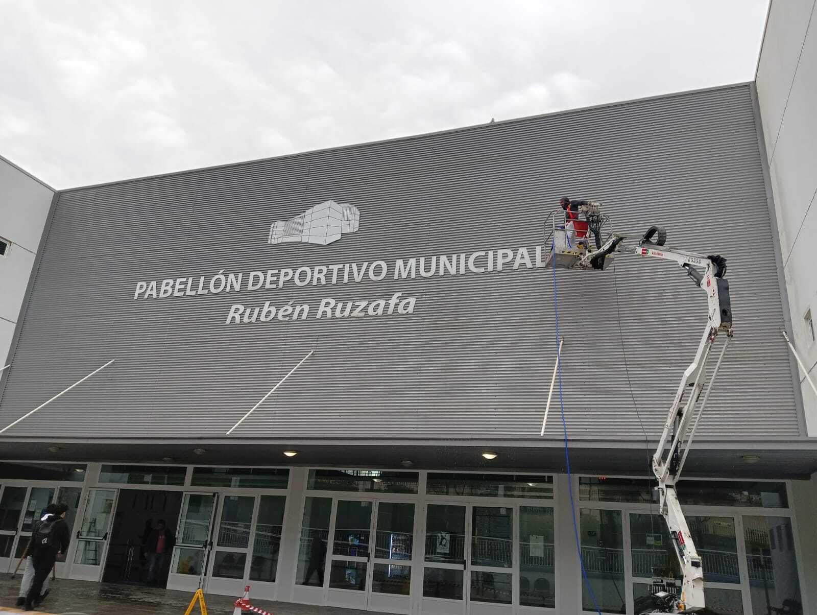 Remodelación de la fachada del pabellón municipal Rubén Ruzafa