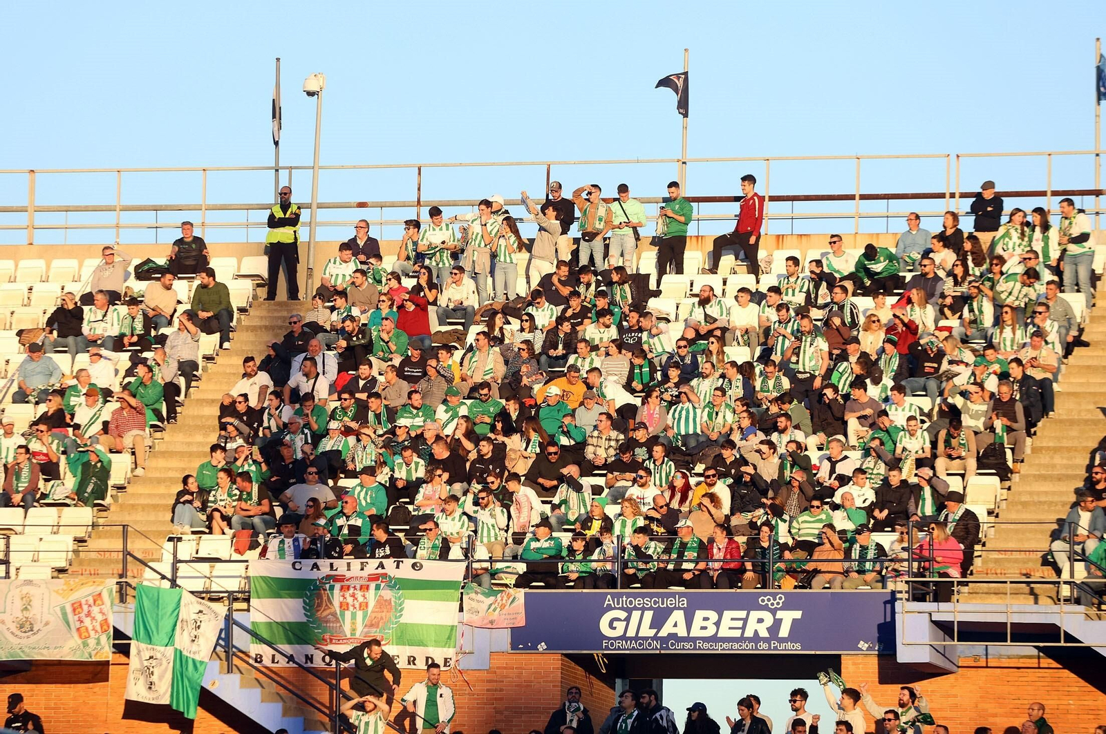 Las mejores fotos del ambiente en el Nuevo Colombino para el Recre - Córdoba CF