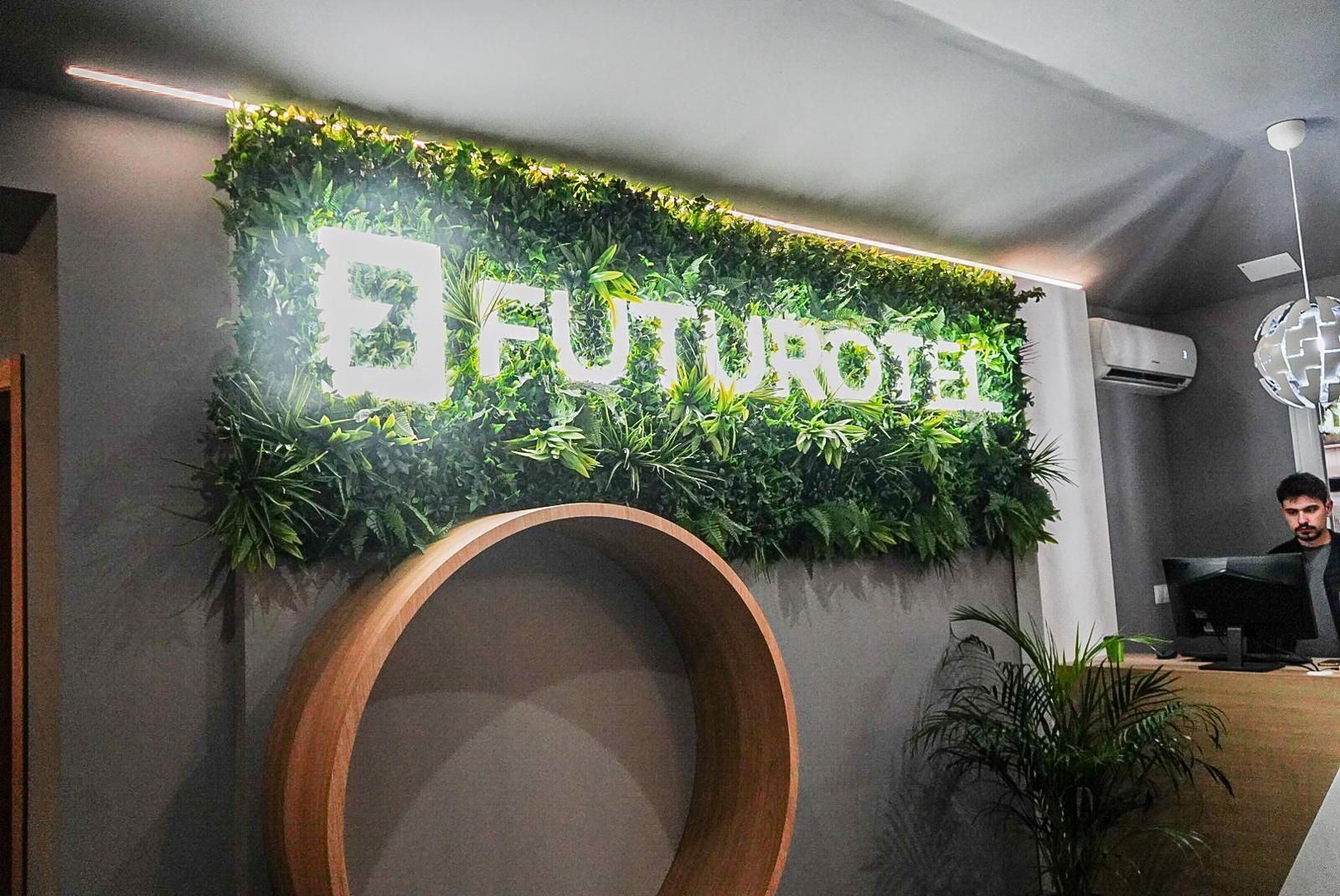 Descubre el interior del hotel impulsado por una Inteligencia Artificial en Granada: todas las imágenes