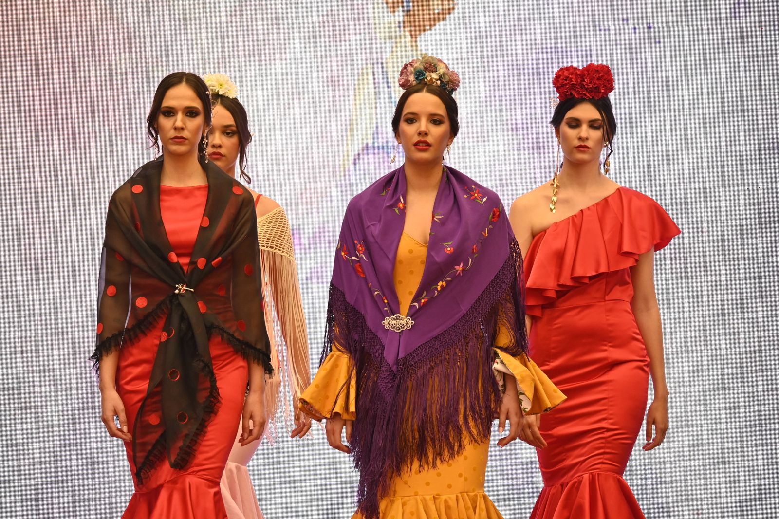 Imágenes del segundo día  de pasarela Huelva Flamenca