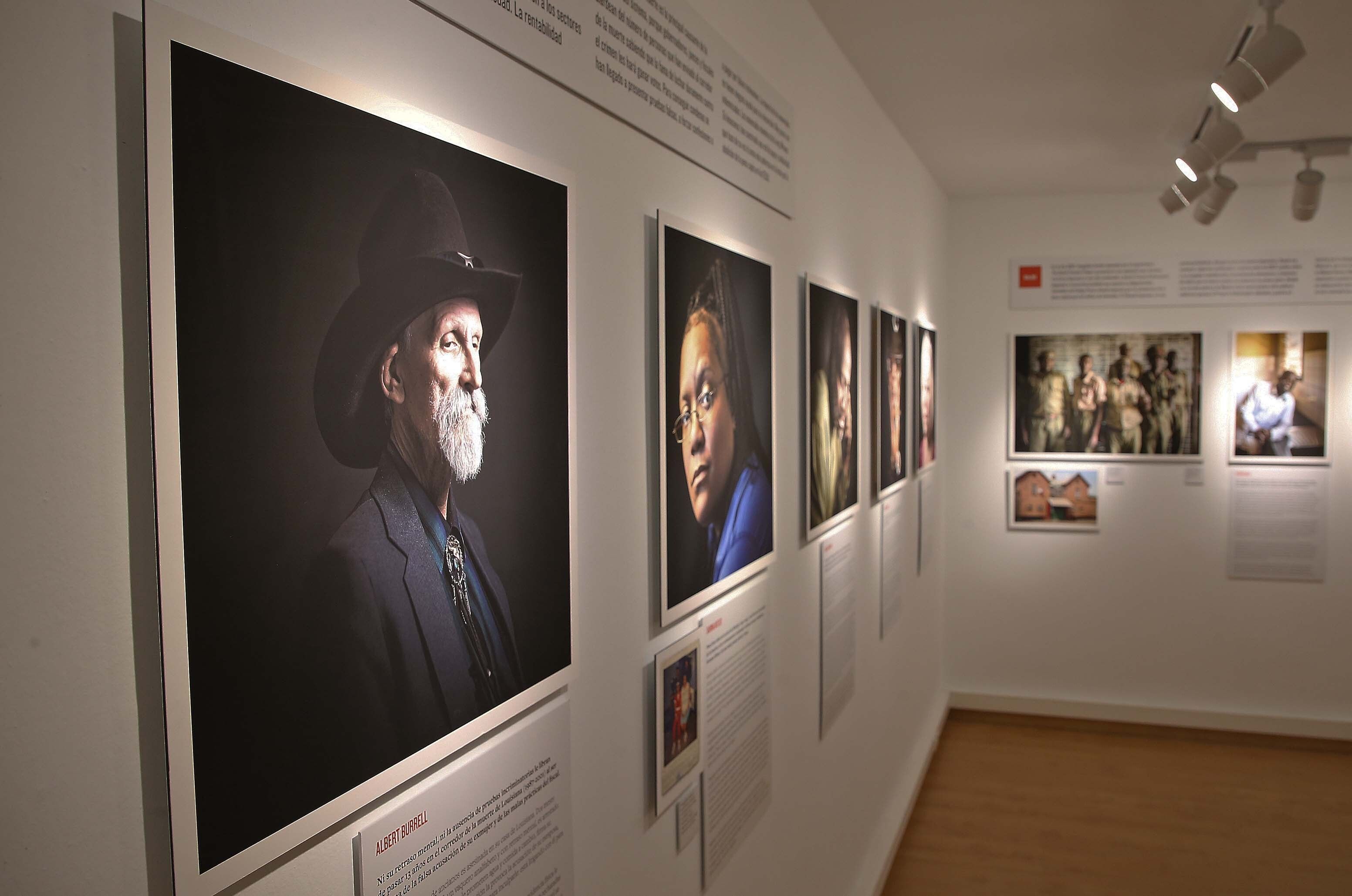 La UFCA  muestra la exposición de Sofía Moro a la Asociación de la Prensa del Campo de Gibraltar