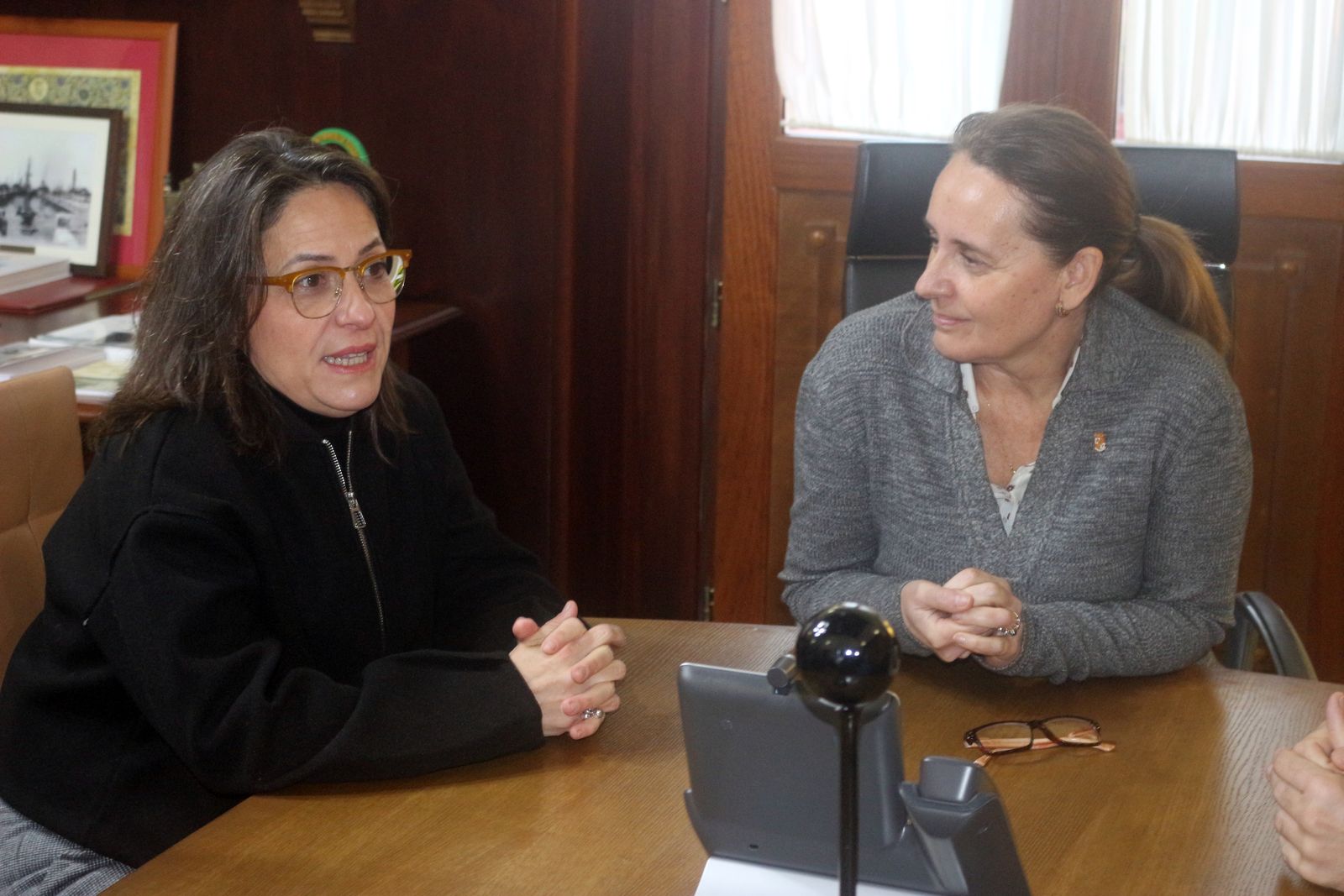 Esther Gil visita la alcaldía de Puerto Real